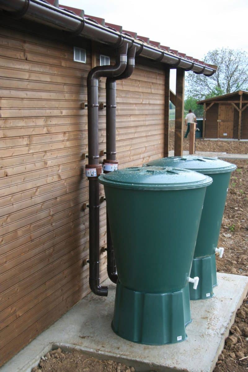 Les cuves de récupération permettent d'utiliser de l'eau de pluie à la place de l'eau potable